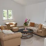 Lafamilia Apartment