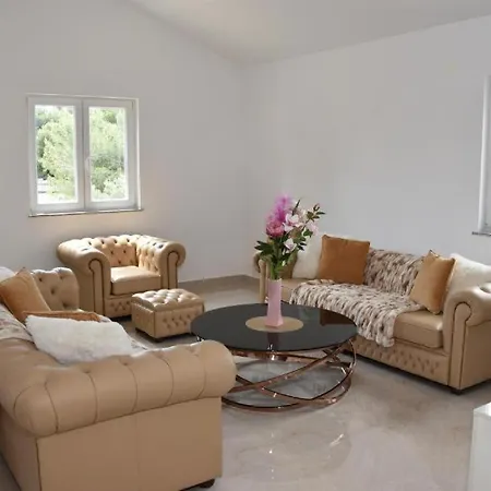 Lafamilia Apartment
