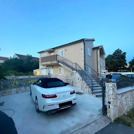Lafamilia * Vodice