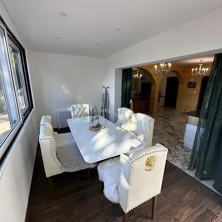 Lafamilia Apartment